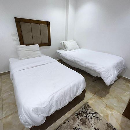 Full Pyramids View Apartment With Balcony For 8 P Kafret el-Gabal Exteriér fotografie
