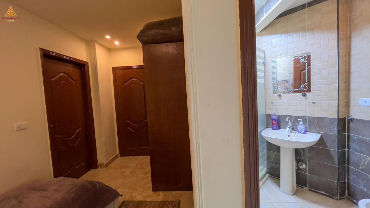 Full Pyramids View Apartment With Balcony For 8 P Kafret el-Gabal Exteriér fotografie
