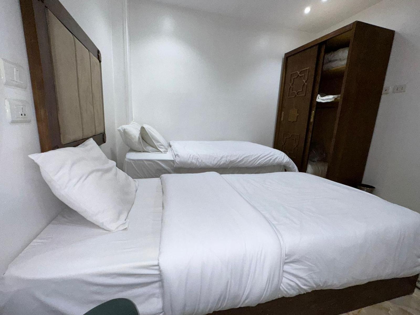 Full Pyramids View Apartment With Balcony For 8 P Kafret el-Gabal Exteriér fotografie