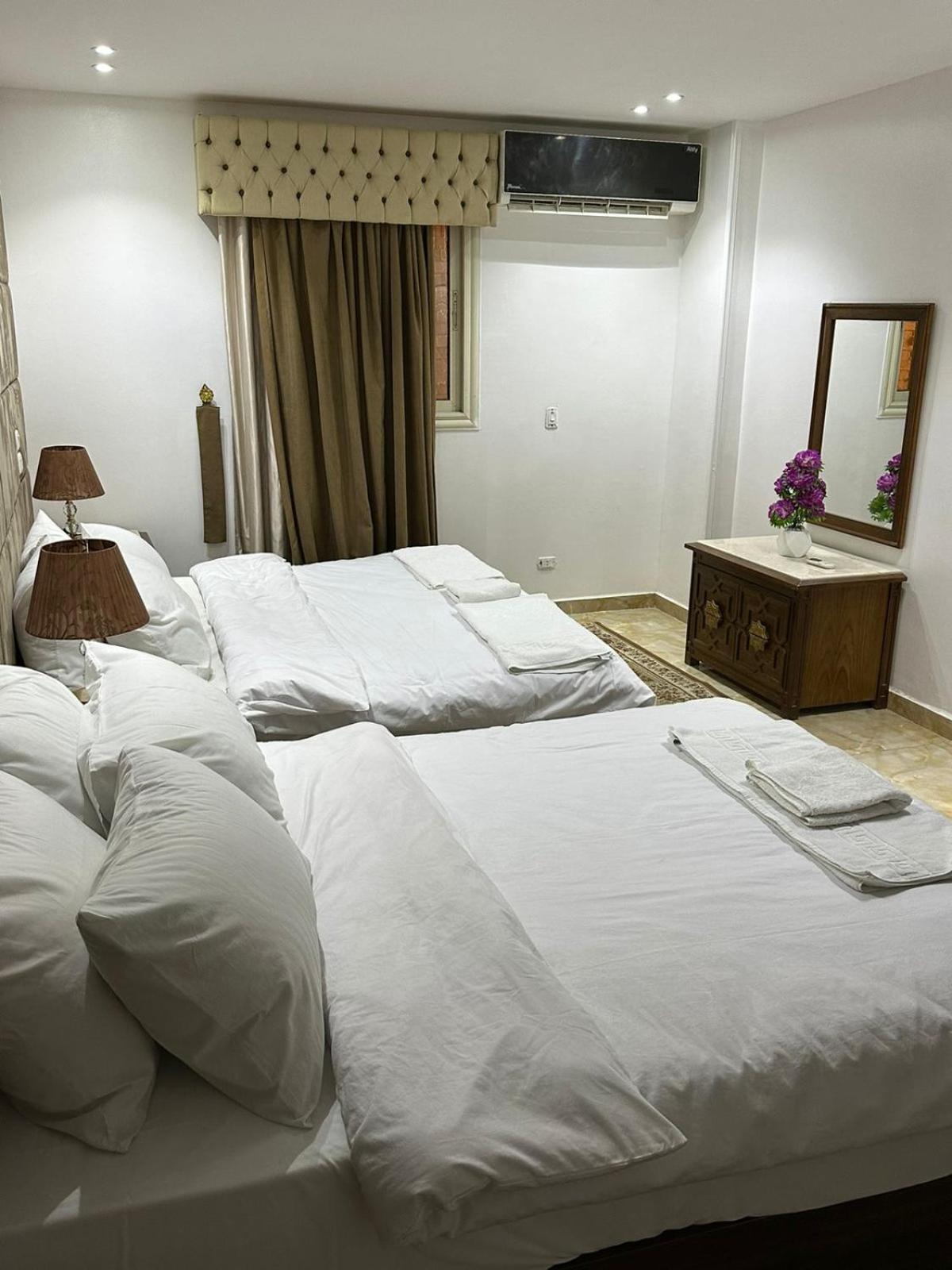 Full Pyramids View Apartment With Balcony For 8 P Kafret el-Gabal Exteriér fotografie
