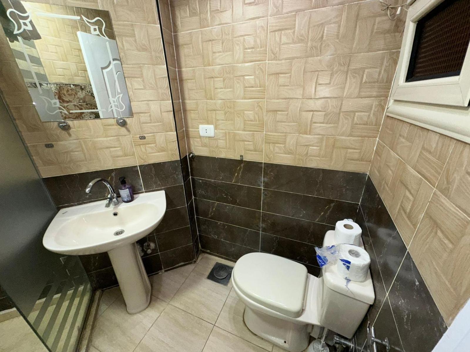 Full Pyramids View Apartment With Balcony For 8 P Kafret el-Gabal Exteriér fotografie
