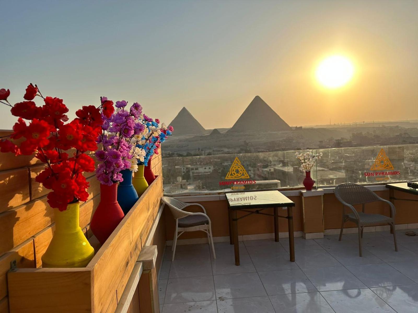 Full Pyramids View Apartment With Balcony For 8 P Kafret el-Gabal Exteriér fotografie